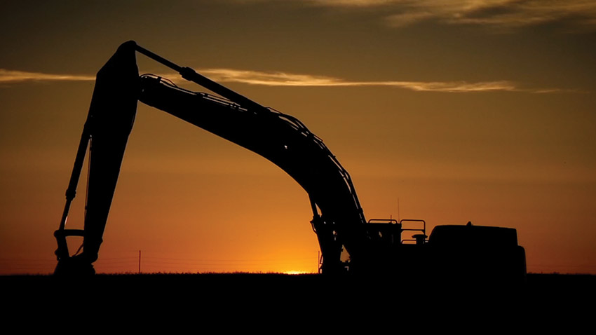 still-shot-elder-digger